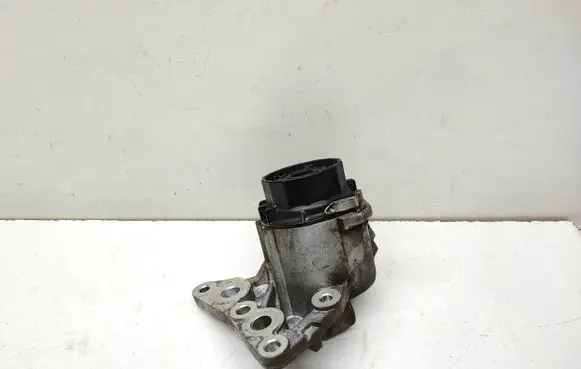 Toyota C-HR I Oil filter mounting bracket