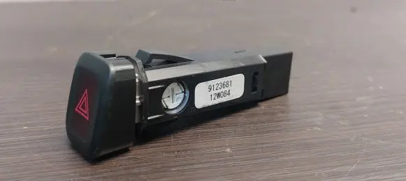 Volvo V60 Hazard light switch 9123681 12W084