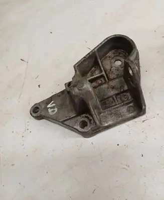 Peugeot 607 Engine mounting bracket 9632705380