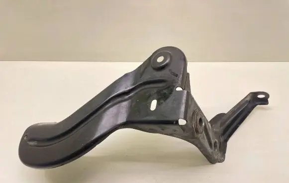 Audi A6 S6 C6 4F Intercooler pipe mounting bracket 4F0165813F