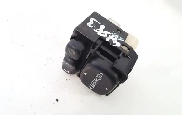 Toyota Avensis Verso Wing mirror switch 183575