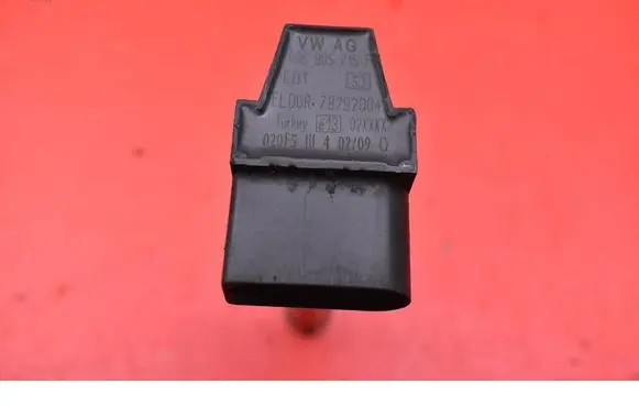 Volkswagen Golf Plus High voltage ignition coil 036905715F