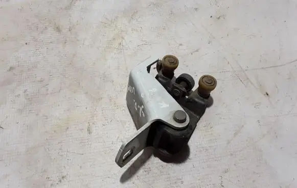 Renault Kangoo II Sliding door middle roller runner 8200531807