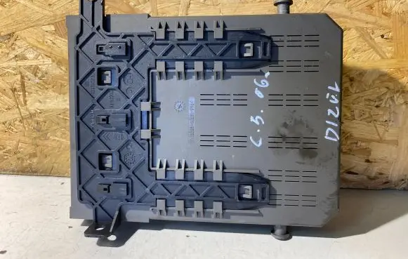 Citroen C5 Fuse module 9637466180