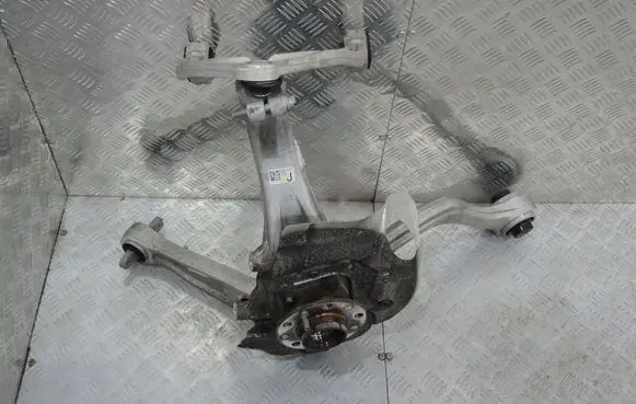 Alfa Romeo Giulia Front wheel hub spindle knuckle 505631450