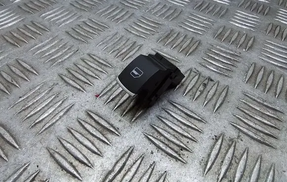 Volkswagen Tiguan Electric window control switch 5K0959855