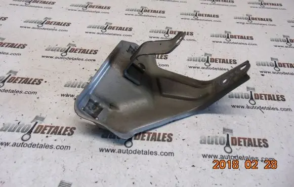 Toyota Corolla Verso E121 Headlight/headlamp mounting bracket