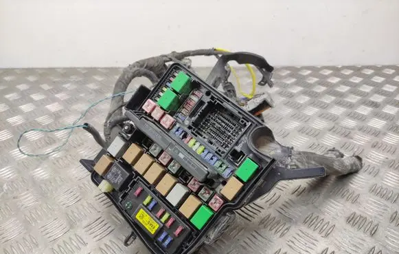 Hyundai Santa Fe Fuse module N912042W255