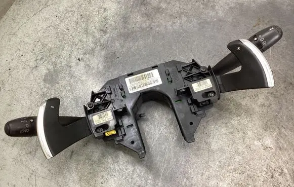 Wiper turn signal indicator stalk/switch