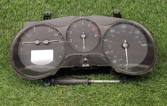 Speedometer (instrument cluster)