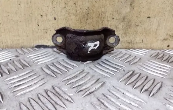Audi A5 8T 8F Sway bar bush bracket, front 