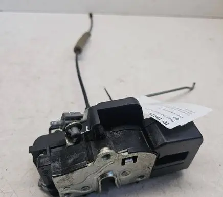 Opel Antara Front door lock A081876