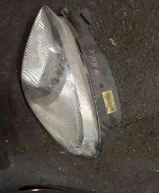 Citroen Xsara Picasso Headlight/headlamp 89300210