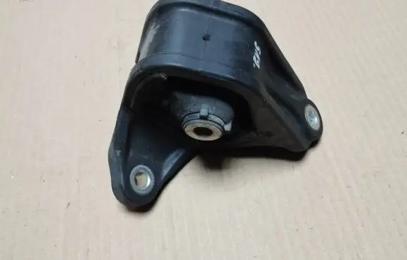 Honda Accord Engine mount bracket