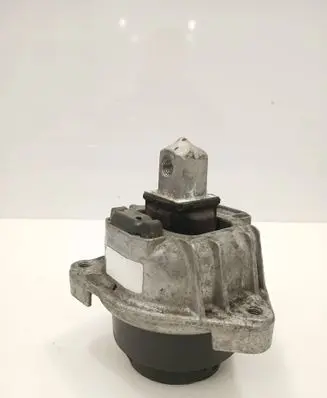Engine mount bracket