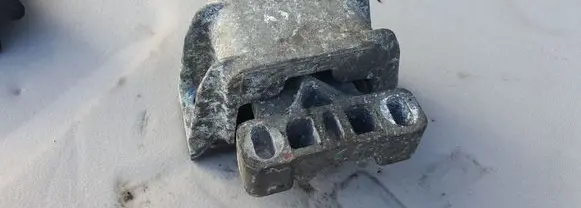 Volkswagen Golf IV Engine mount bracket