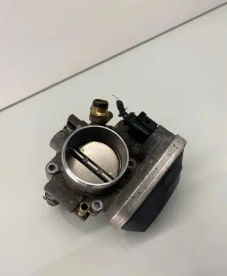 Opel Zafira B Throttle valve 55562380 A2C53192017