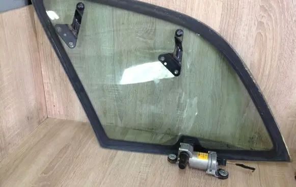 Mercedes-Benz ML W163 Rear side window A1636700150 A1638201342