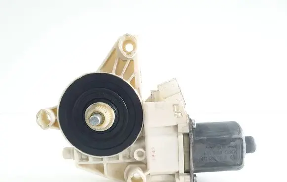 Mercedes-Benz C W204 Front door window regulator motor A2048200242 0130822502