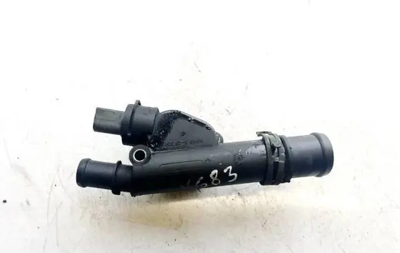 Volkswagen PASSAT B6 Engine coolant pipe/hose
