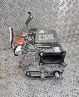 Voltage converter inverter