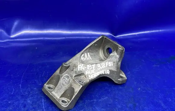 Gearbox mounting bracket
