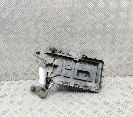 Volkswagen Jetta VI Battery box tray 1K0915333H