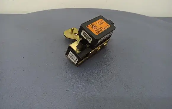 Volkswagen Golf IV ESP acceleration yaw rate sensor 1J0907657B