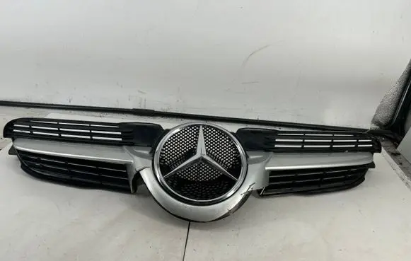 Mercedes-Benz SLK R170 Front bumper upper radiator grill A1718880060