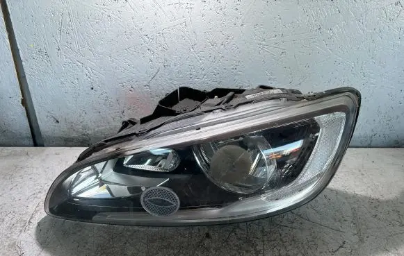 Volvo V60 Headlight/headlamp 31420117 89908430