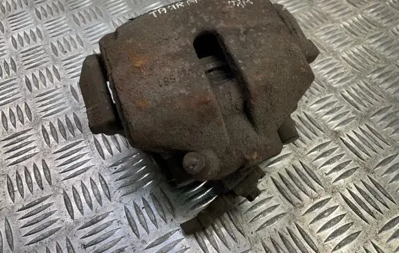 Volkswagen Touran I Front brake caliper