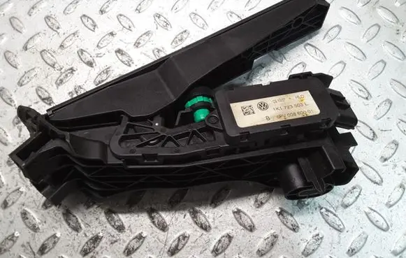 Volkswagen PASSAT B6 Accelerator throttle pedal 1K1723503L 6PV00860001 6PV008600