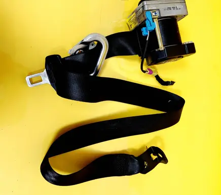 Volkswagen Golf IV Front seatbelt 040180