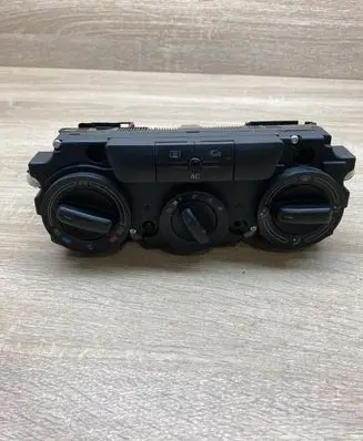 Skoda Octavia Mk2 (1Z) Climate control unit 743581 74358120