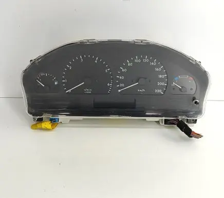Land Rover Range Rover P38A Speedometer (instrument cluster) YAC111620