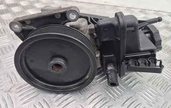 Mercedes-Benz C W204 Power steering pump A0064661501 7693900509