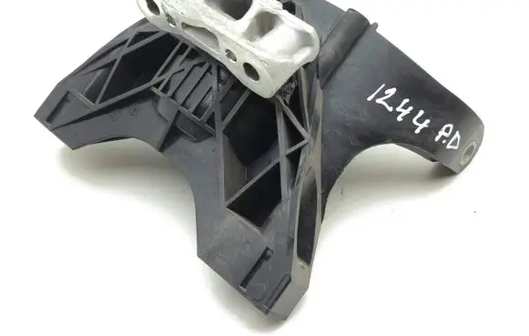 Peugeot 3008 II Engine mount bracket 9820499380