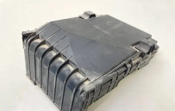 Volkswagen Touran I Fuse box cover 1K0937132F 017180061 014189871