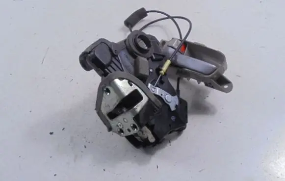 Suzuki Grand Vitara II Front door lock 6080401