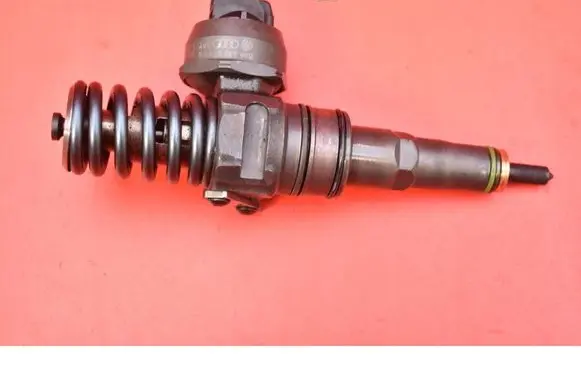 Volkswagen Touran I Fuel injector 038130073AG
