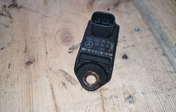 Mercedes-Benz ML W164 Airbag deployment crash/impact sensor 0045423518