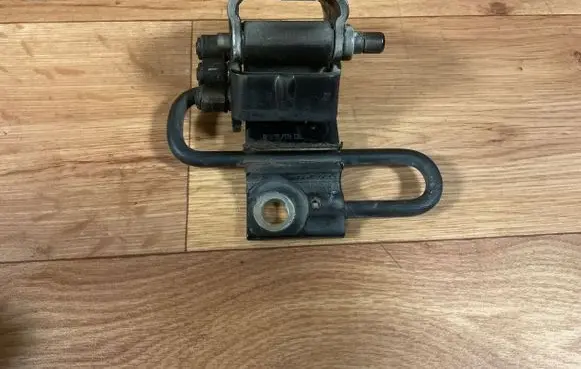 Audi A4 S4 B7 8E 8H Front door lower hinge 8E0831412B