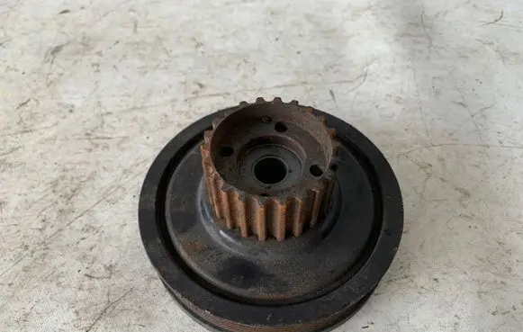 Volkswagen Touran I Crankshaft pulley 03G105243