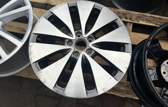 Volkswagen Golf V R18 alloy rim 1K0601025BE