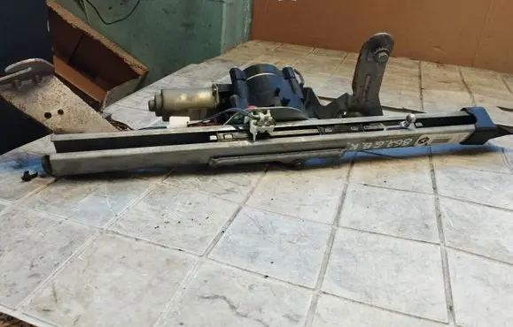 Tailgate/trunk/boot lift motor