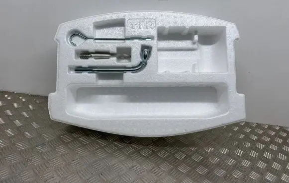 Suzuki Swift III Glove box in trunk 7548152R0
