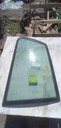 Volkswagen Golf IV Rear door window glass 1212123