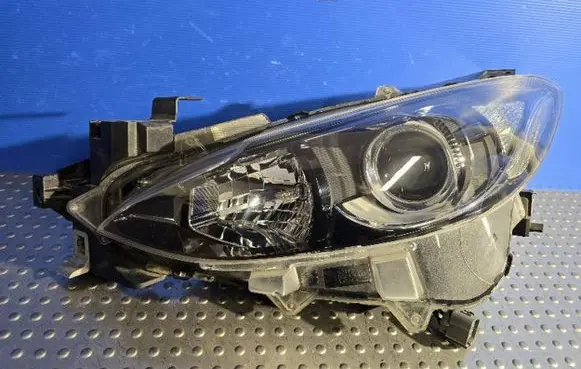 Mazda 3 II Headlight/headlamp BHR151040