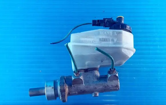 Renault Scenic I Master brake cylinder 7700436913 7700828034