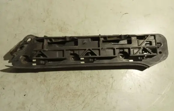 Volkswagen Touran I Front bumper mounting bracket 1T0807935